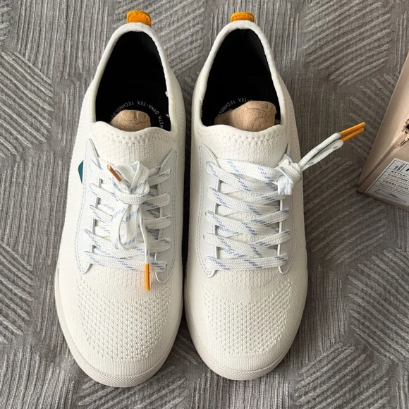 VESSI WEEKEND WATERPROOF SNEAKER NWT - Picture 2 of 4